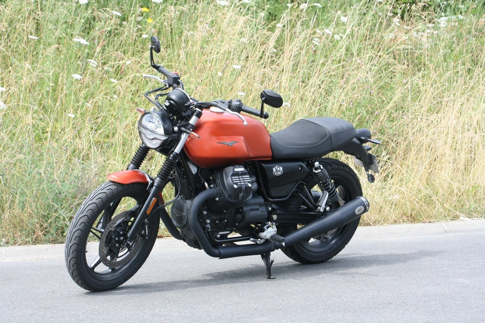 Moto Guzzi 850cc V7 STONE 2022  A2